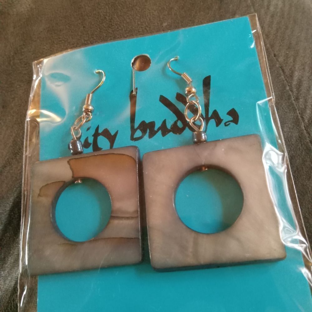 Shell Earrings - Picture 2 of 2